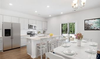 121 Barefoot Dr, Savannah, GA 31302