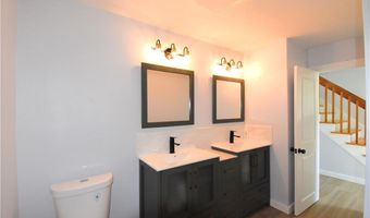 32 J H Dwyer Dr, Middletown, RI 02842