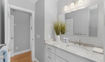 38 Gondola Ave, Jamestown, RI 02835