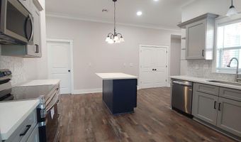 422 E Magnolia St, Abbeville, LA 70510