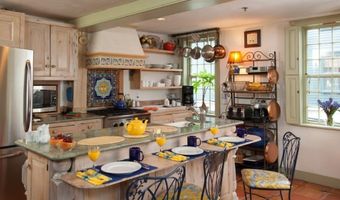 37 Marsh St, Newport, RI 02840