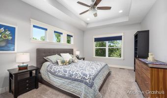 10 Fox Point Ct, Ada, MI 49301