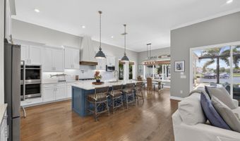 825 MANNS HARBOR Dr, Apollo Beach, FL 33572