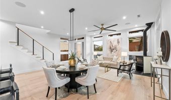 609 SW 4th St, Bentonville, AR 72712