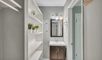132 Point Of Woods Dr, Albany, NY 12203