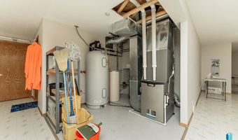 412 E Meadowlark Cir, Brandon, SD 57005