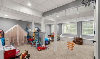 9 Cherry Ln, Bedford, NH 03110