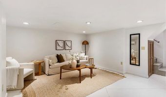 81 Mathewson Rd, Barrington, RI 02806