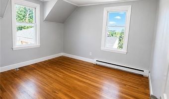 380 Farmington Ave 2R, Cranston, RI 02920