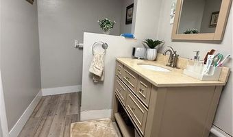 124 Zinnia Dr, Cranston, RI 02920