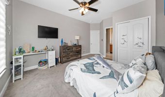 33 WATERTON Dr, Bear, DE 19701