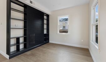 68 Orient Ave 3, Boston, MA 02128