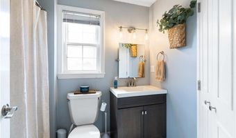 3 Mallory Ct, Bristol, RI 02809