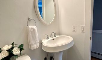 754 Rustic Ln, Cheshire, CT 06410