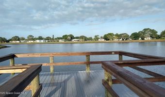 901 Laurel Cir, Barefoot Bay, FL 32976