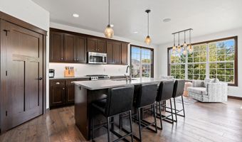 1013 HARVEST Trl, Appleton, WI 54913