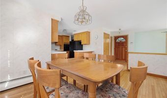 83 FESSENDEN St, Warwick, RI 02886