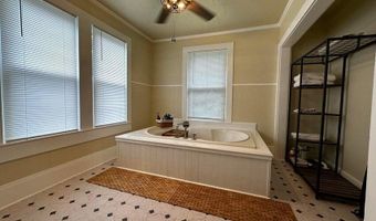 509 E Saint Victor St, Abbeville, LA 70510
