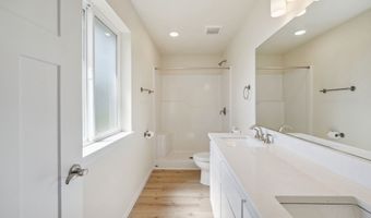 655 11th St, Bandon, OR 97411