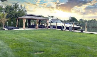 59 Western Concourse, Amity Harbor, NY 11701