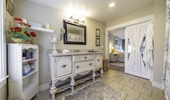 144 N 2nd St, Ashland, OR 97520
