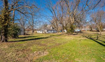 224 W Delta St, Aurora, MO 65605