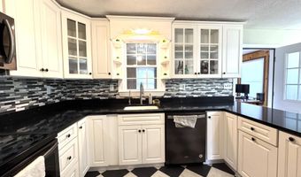902 Eastern Ave, Augusta, ME 04330