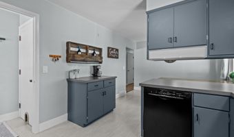 2015 E COLLEGE Ave, Appleton, WI 54915