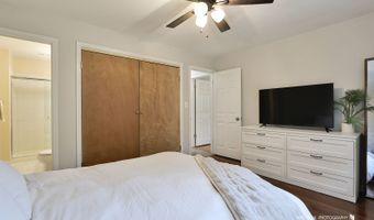 510 W MINER St 1D, Arlington Heights, IL 60005