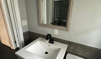 7 Penndale Dr, Amityville, NY 11701