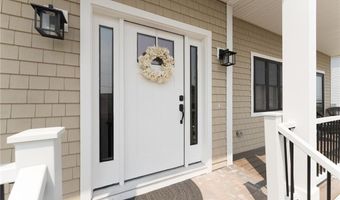 41 Burnett Rd, Warwick, RI 02889