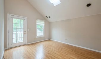 1949 N Charter Point Dr, Arlington Heights, IL 60004