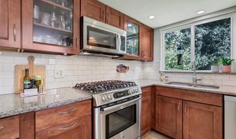 108 Tara Ridge Ct, Ballwin, MO 63021
