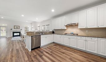21 AURORA Cir, Barnegat, NJ 08005