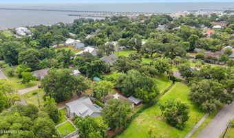 103 Oak Dr, Bay St. Louis, MS 39520