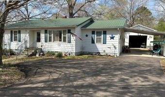 449 OAK St, Big Sandy, TN 38221