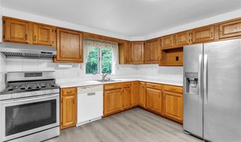 16 Newgate Rd, Amherst, NY 14226