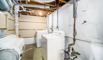 1020 Traver Ct, Ann Arbor, MI 48105