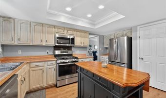 554 Lering Ct, Ballwin, MO 63011