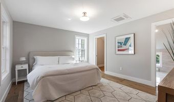 22 Castle St 3, East Greenwich, RI 02818
