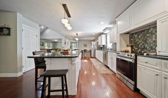 69 Heather Cir, Auburn, NH 03032