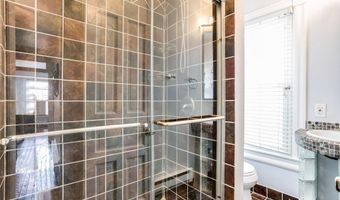 1211 33RD St NW 2, Washington, DC 20007