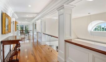 10 Ocean Lawn Ln, Newport, RI 02840