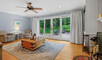 17 Greyledge Dr, Albany, NY 12211