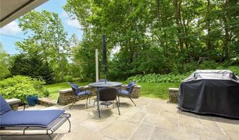 140 Connection St, Newport, RI 02840