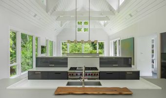 7 Ashwood Ct, Amagansett, NY 11930