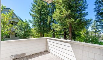 2016 Stonefield Ln, Santa Rosa, CA 95403