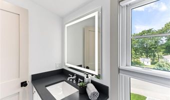 35 Coggeshall Ave, Newport, RI 02840
