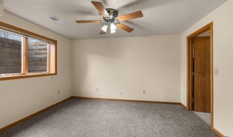 209 W Ironwood St, Brandon, SD 57005