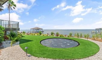 732 PEAKES POINT Dr, Gulf Breeze, FL 32561